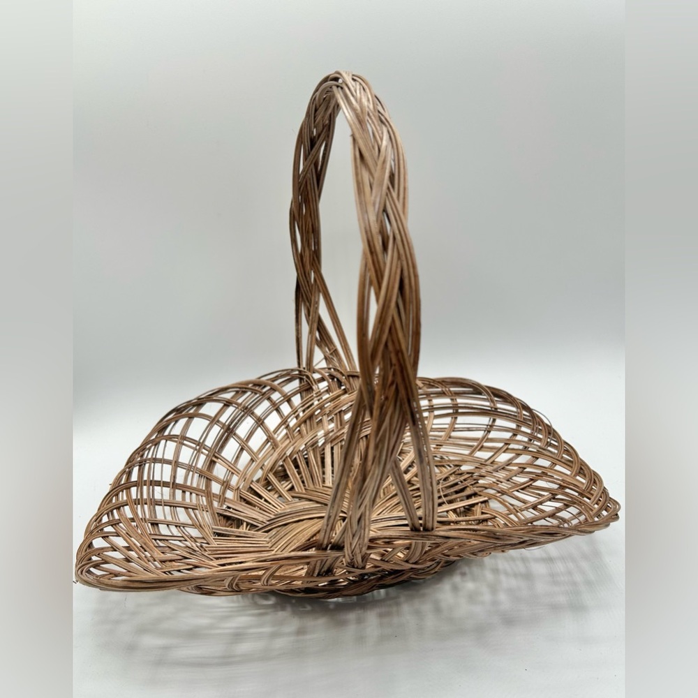Vintage Wicker Rattan Foraging Basket Brown Cottagecore Gathering 11.5” x 13.5"
